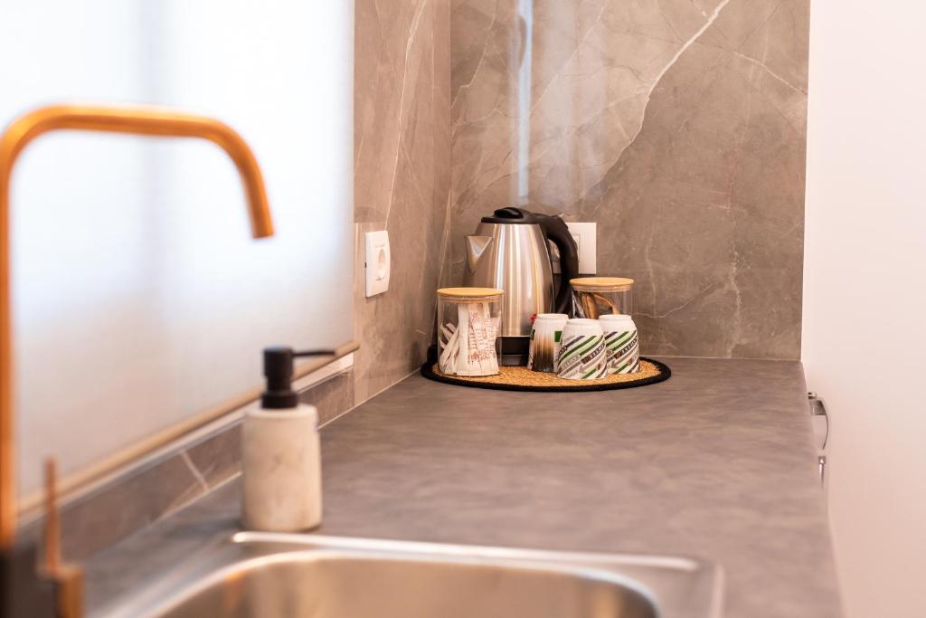 Ameli Cozy Apartments Near Athens Airport - 16