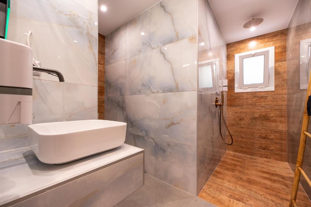 Ameli Cozy Apartments Near Athens Airport - 19