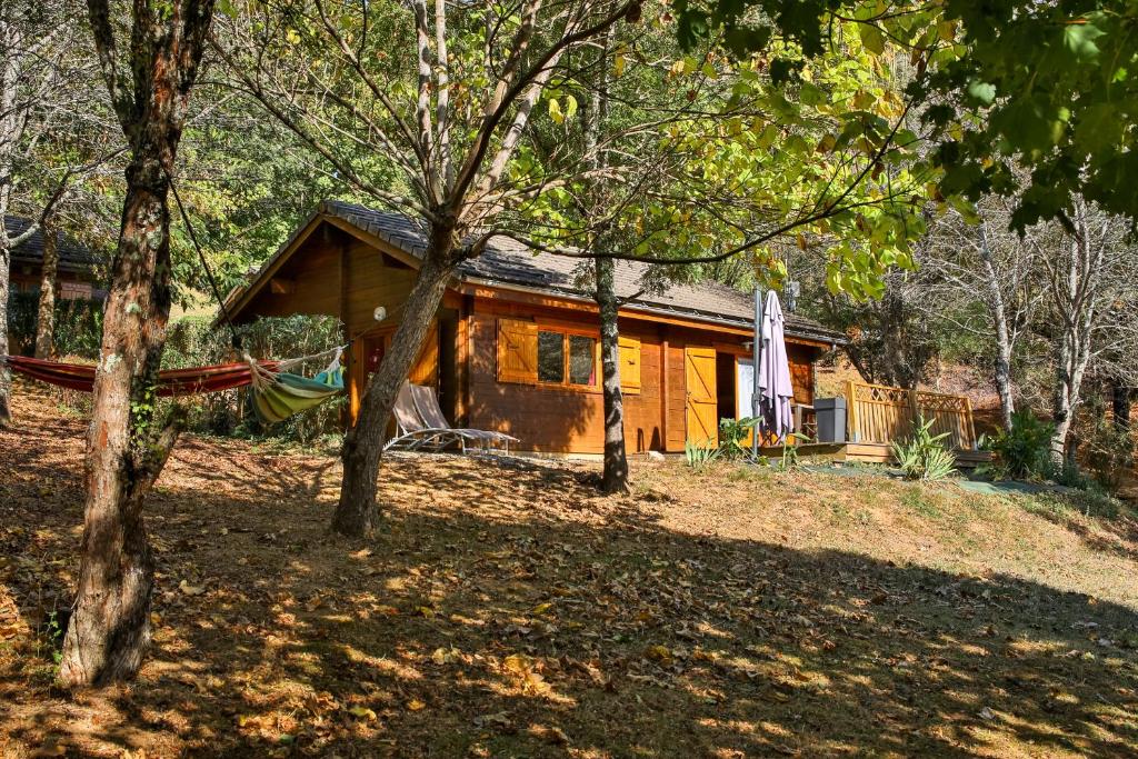 Κήπος έξω από το Les Chalets de la Gazonne