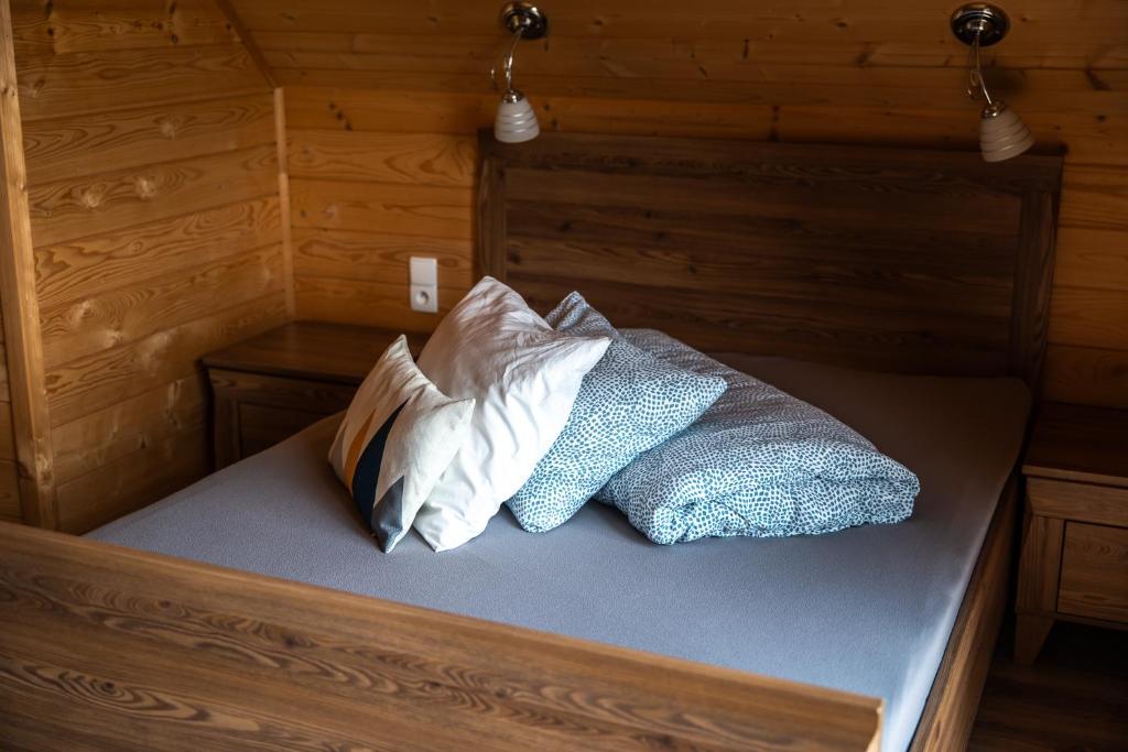 Posteľ alebo postele v izbe v ubytovaní DOMEK POD LIMBAMI IV