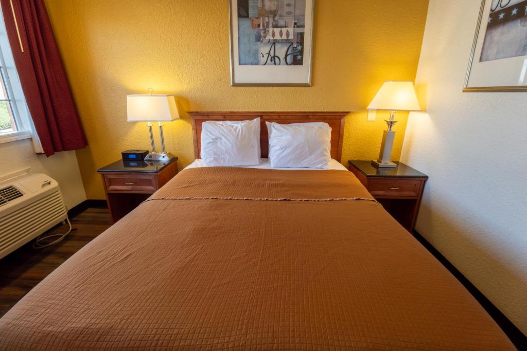 Postel nebo postele na pokoji v ubytování Capital O Hotel Inn Pendleton I-84