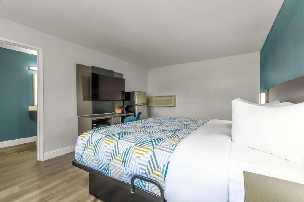 Studio 6 Suites Madera, CA Yosemite photo