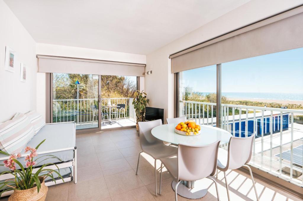 Apartamentos Marfina - One-Bedroom Apartment With Front Sea View
