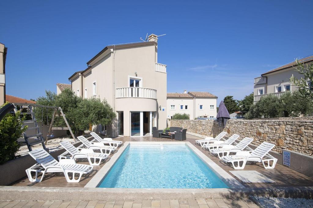 Basen w obiekcie 6-bedroom Villa Chiara with Sea View lub w pobliżu