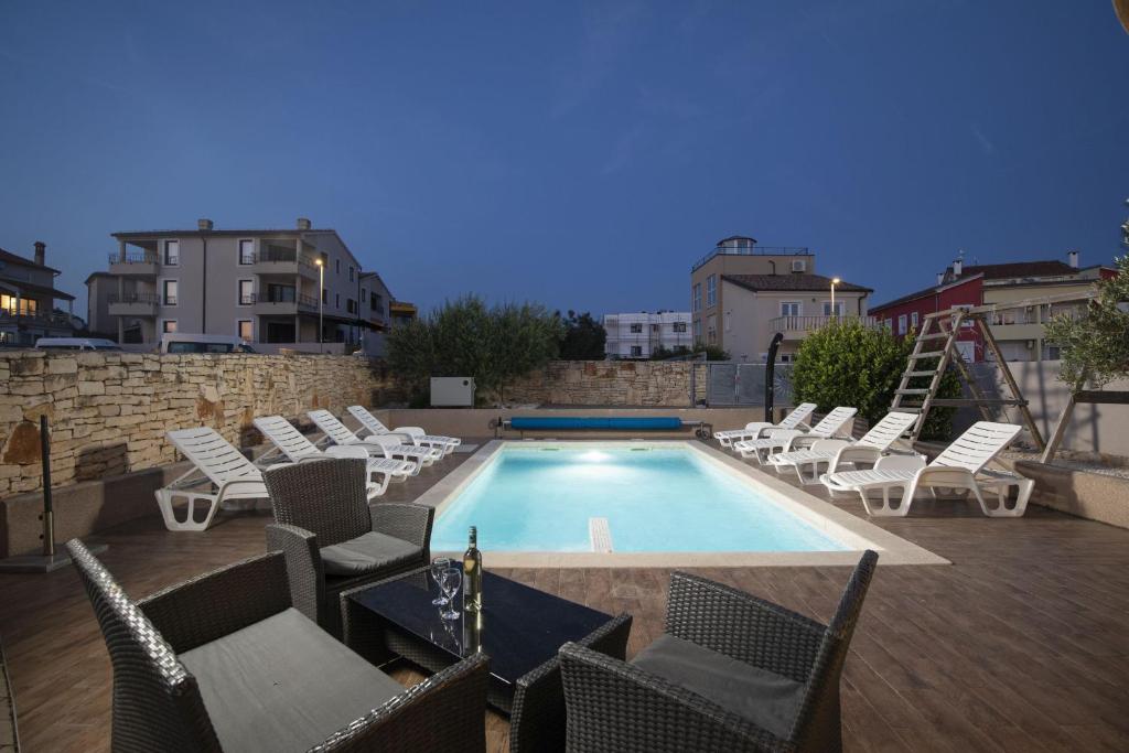 Basen w obiekcie 6-bedroom Villa Chiara with Sea View lub w pobliżu
