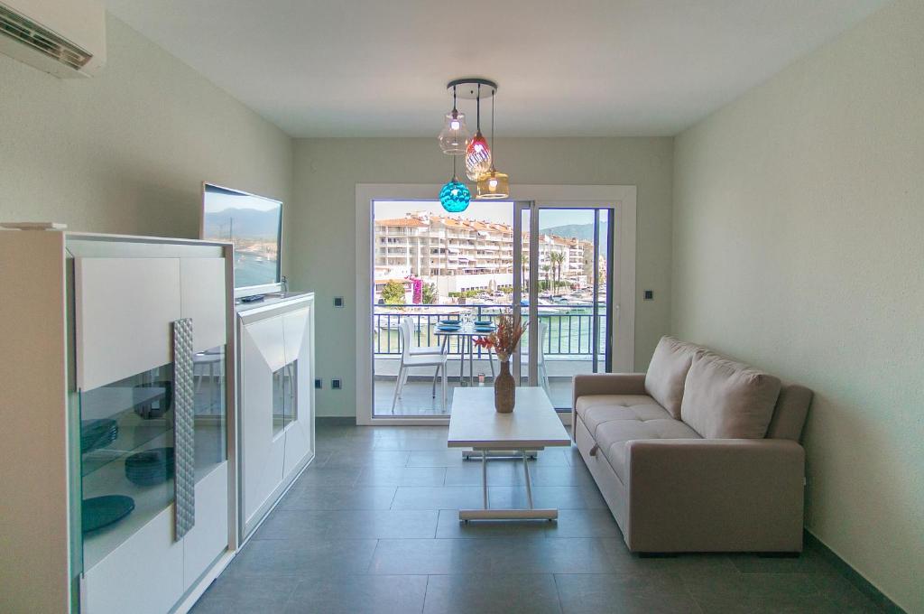 Posezení v ubytování WELCS APARTAMENTO 270 EMP con vistas al canal