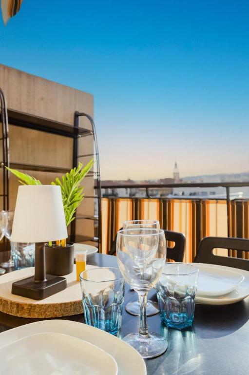 Studio Terrace AC Lift - Old town | By Airnest