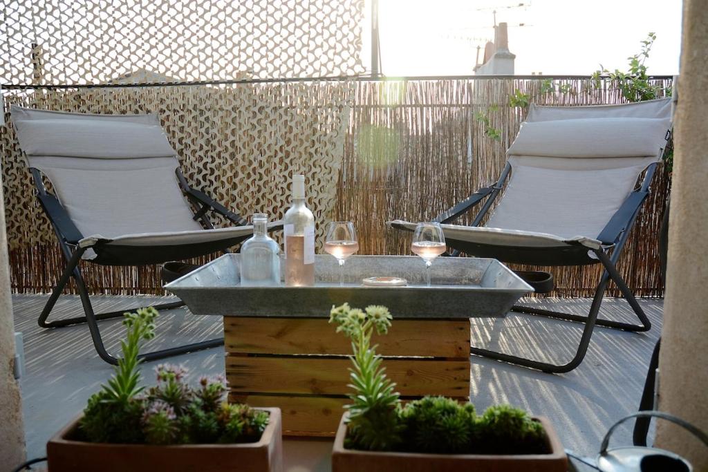 Large studio with terrace and air conditioning