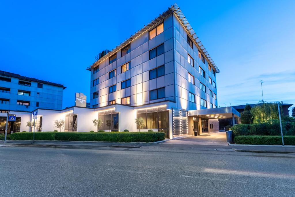 Hotel Palace Verona - Resim 24