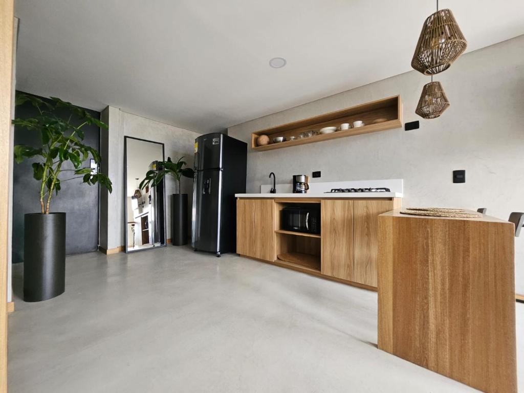 O bucătărie sau chicinetă la 2406 Luxurious apartment with jacuzzi