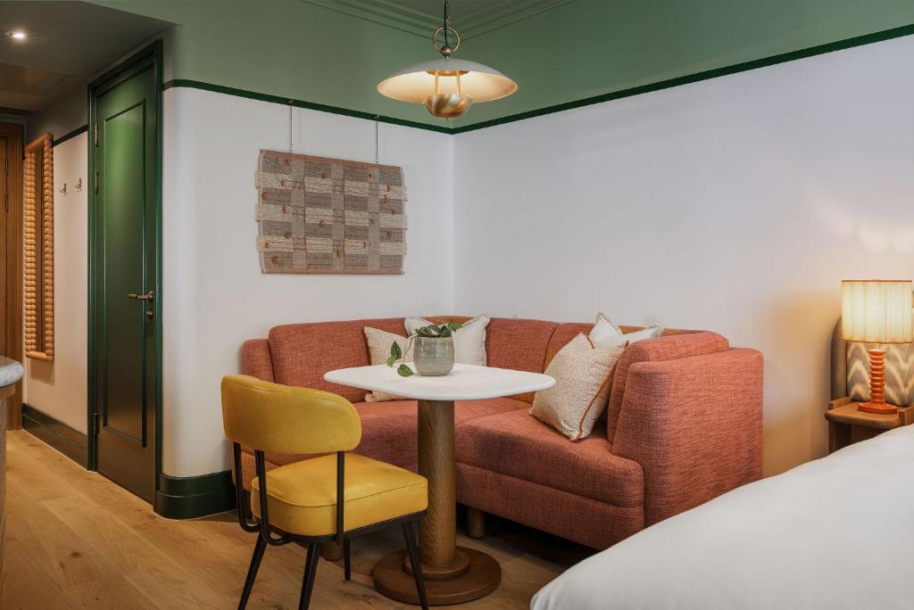 The July - London Victoria - Resim 11