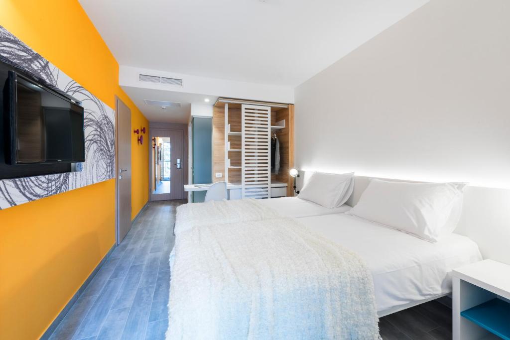 Postel nebo postele na pokoji v ubytování Pharos Hvar Bayhill Hotel