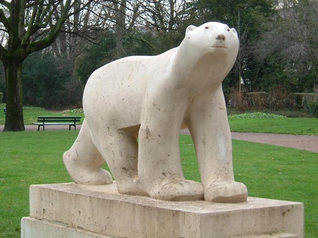 a statue of a polar bear standing on a concrete block at Agate - En plein coeur de la ville Dijon in Dijon