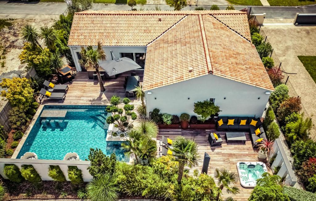 Bazén v ubytování Villa Evasion -Luxe & Confort en Charente-Maritime nebo v jeho okolí