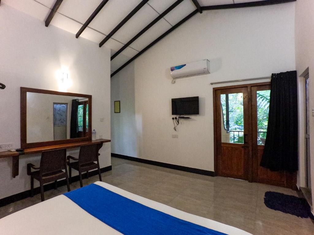 Orient Lodge - Galewela - Deluxe Double Room With Balcony