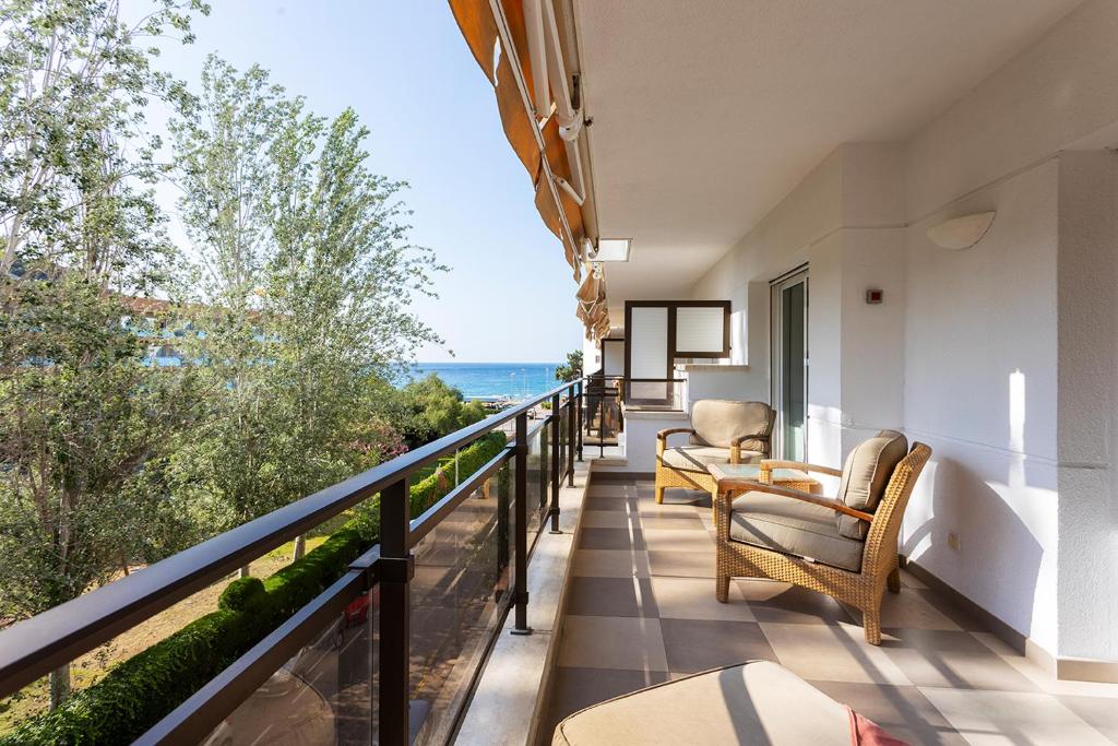 Suites del Mar Fenals Apartments - imagen 3