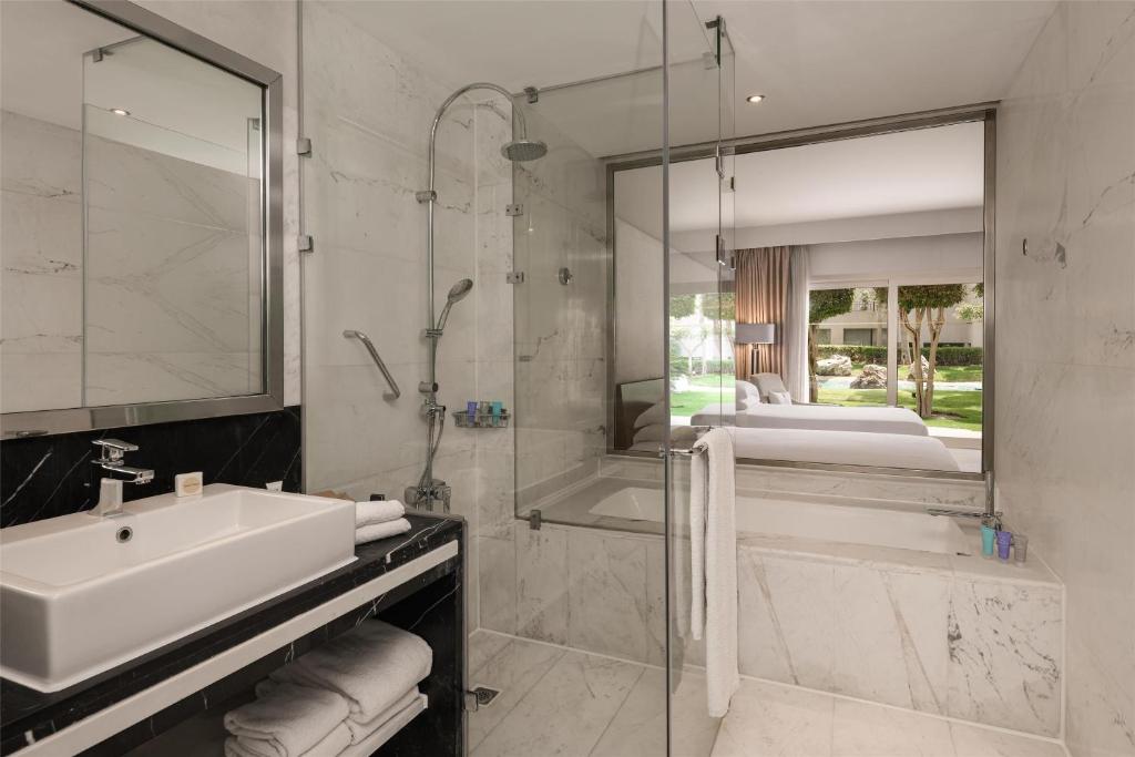 Dusit Thani LakeView Cairo - 9