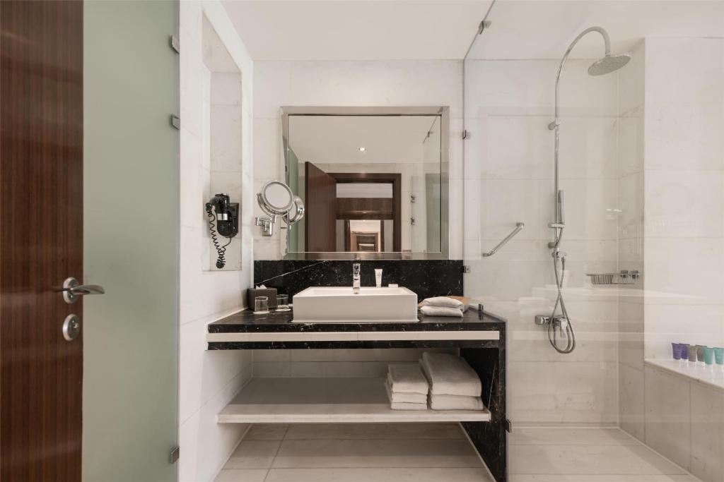 Dusit Thani LakeView Cairo - 8