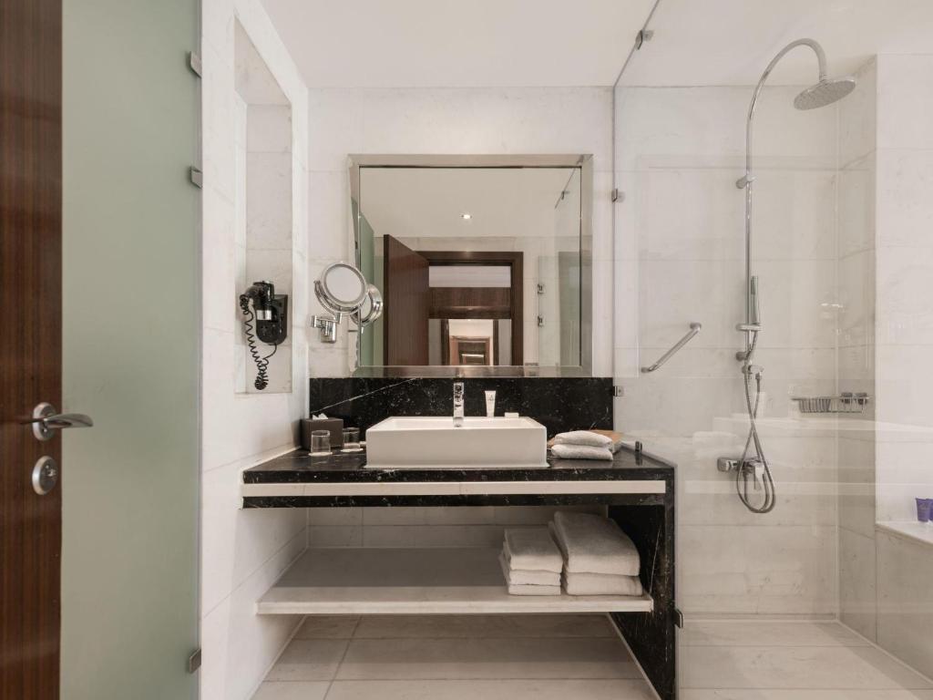 Dusit Thani LakeView Cairo - 3