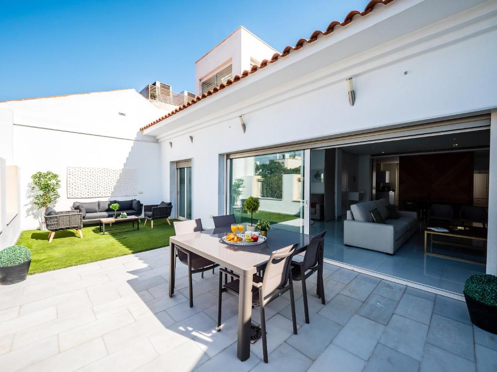 CENTRAL SUNNY PENTHOUSE - Premium apartment