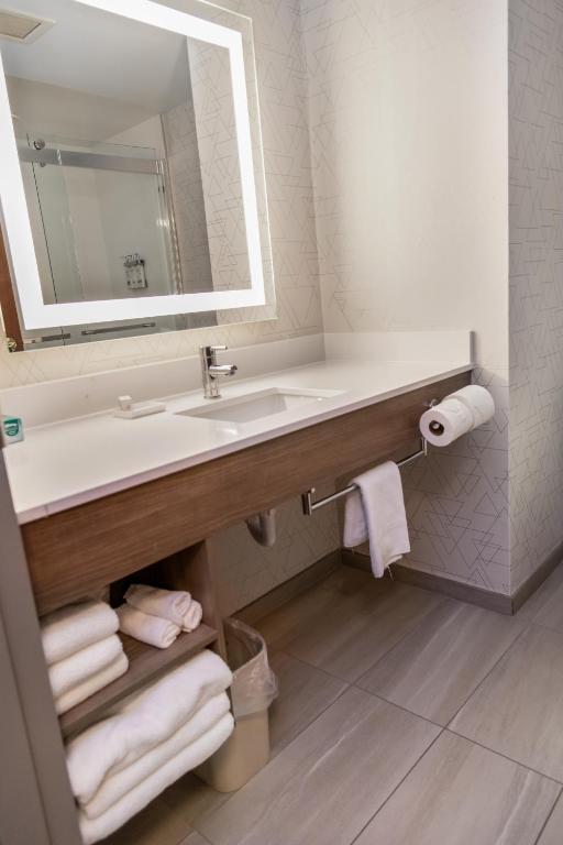 Holiday Inn Express Hotel & Suites Pittsburgh-South Side by IHG - Queen Suite Met 2 Queensize Bedden En Slaapbank