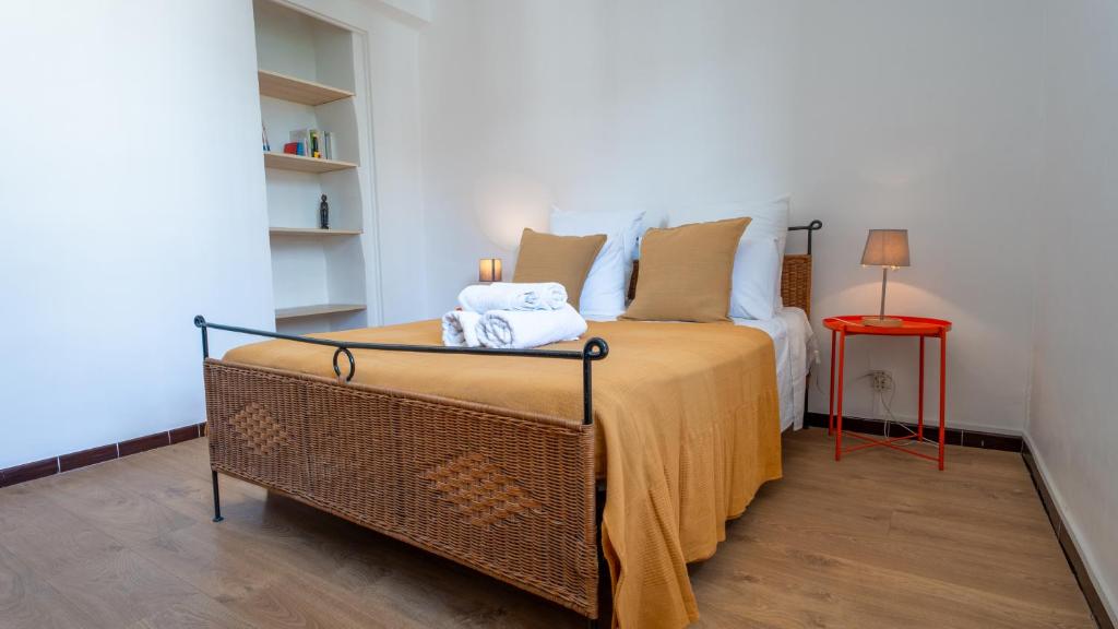 a bedroom with a bed with a yellow blanket on it at Le Victoire - Escale cosy à Toulon centre in Toulon