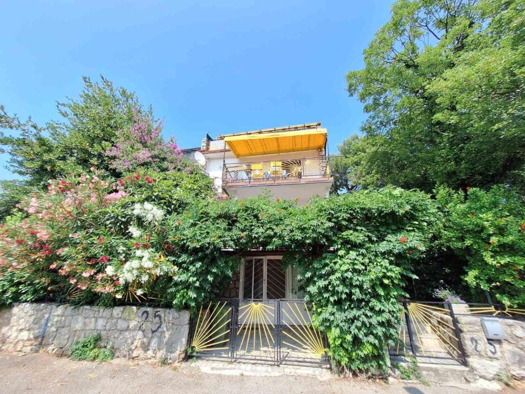 Vonkajšia záhrada v ubytovaní Apartment Ivy