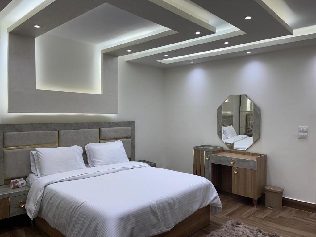 Postel nebo postele na pokoji v ubytování Dar Residence - Madinaty B12 - U1 - 3 BR - New Cairo