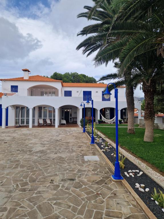 Το κτήριο όπου στεγάζεται  η βίλα