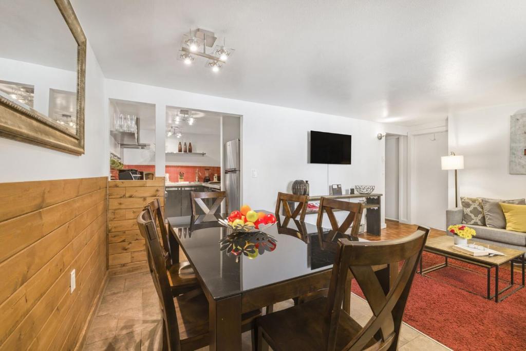 Kuchyň nebo kuchyňský kout v ubytování RMR: Tensleep B4 Condo in Teton Village