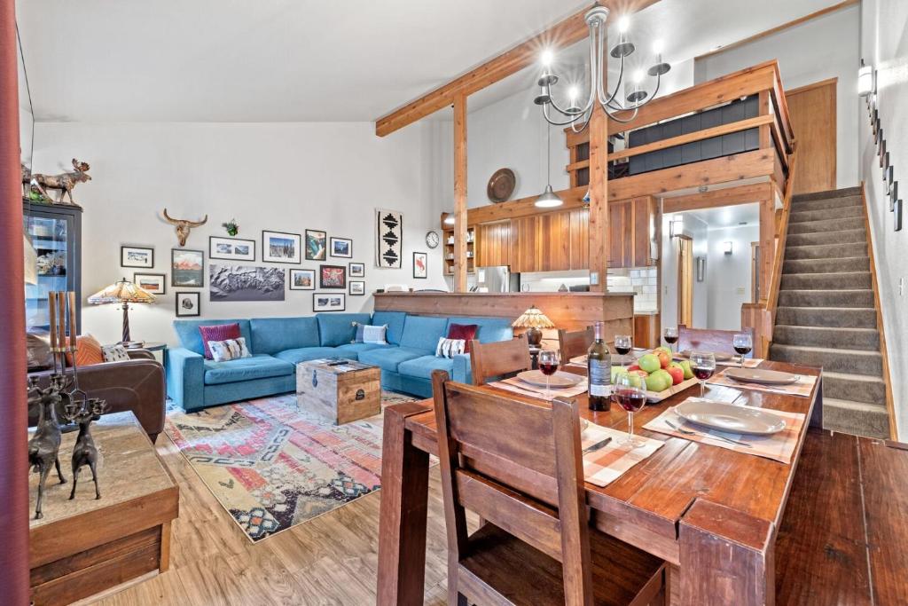 Χώρος καθιστικού στο RMR: Columbine 1023 Condo in The AspensWilsonWY