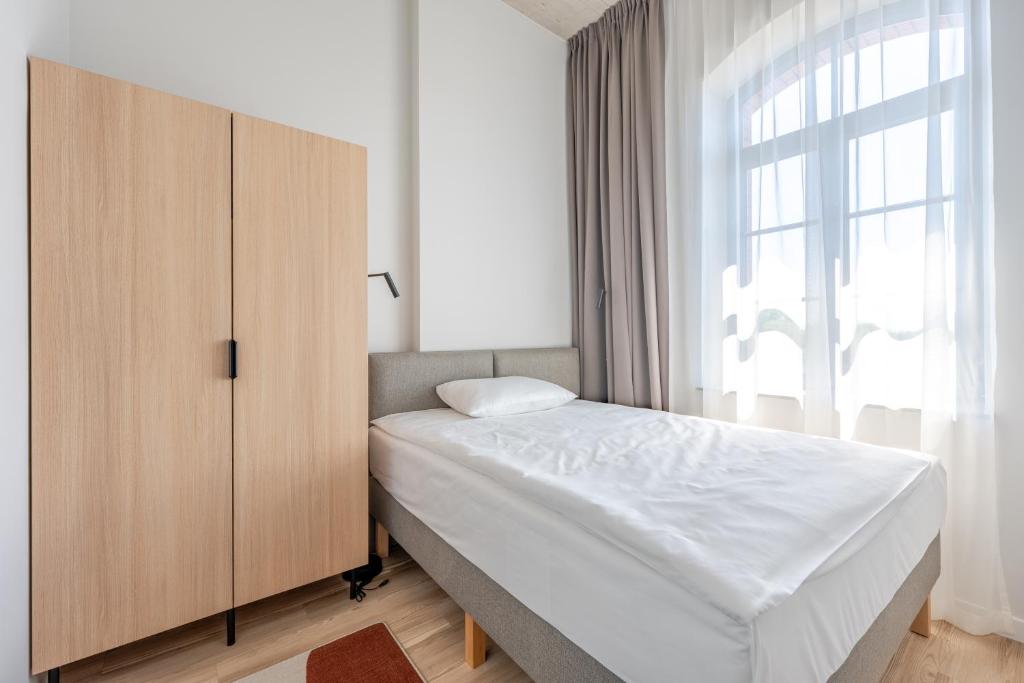 
Spacious Plus retro studio
