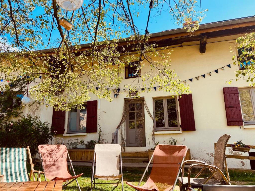 a group of chairs in front of a house at Pannonica charmante maison champêtre in Montagny-sur-Grosne