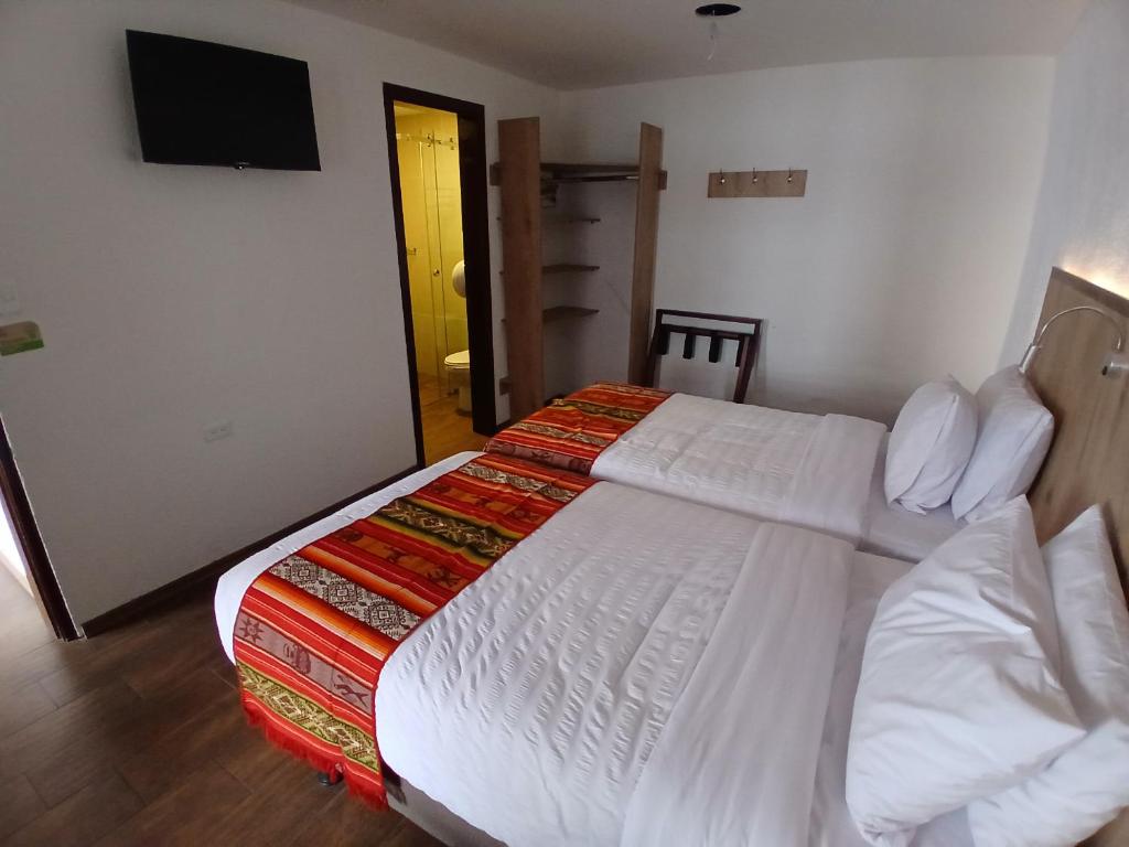Postel nebo postele na pokoji v ubytování Casona Tobar Hotel