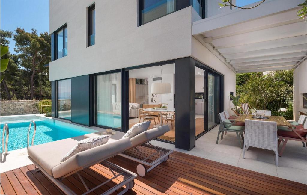 a house with a swimming pool and a patio at Villa Aster 3 in Sutivan