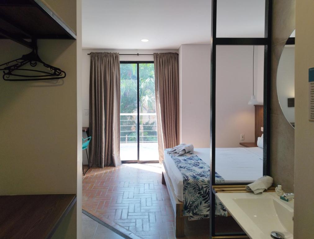 Postel nebo postele na pokoji v ubytování Hotel Macaw Cúcuta