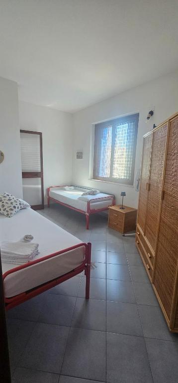 Postel nebo postele na pokoji v ubytování Leoncorno villasimius