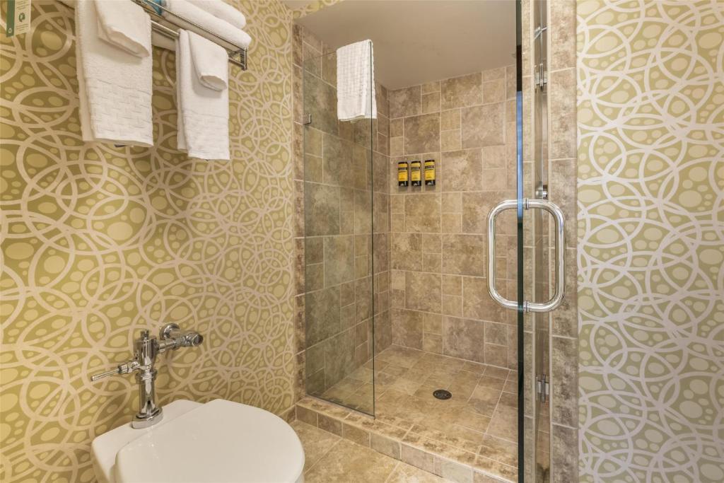 Best Western Plus The Normandy Inn & Suites photo