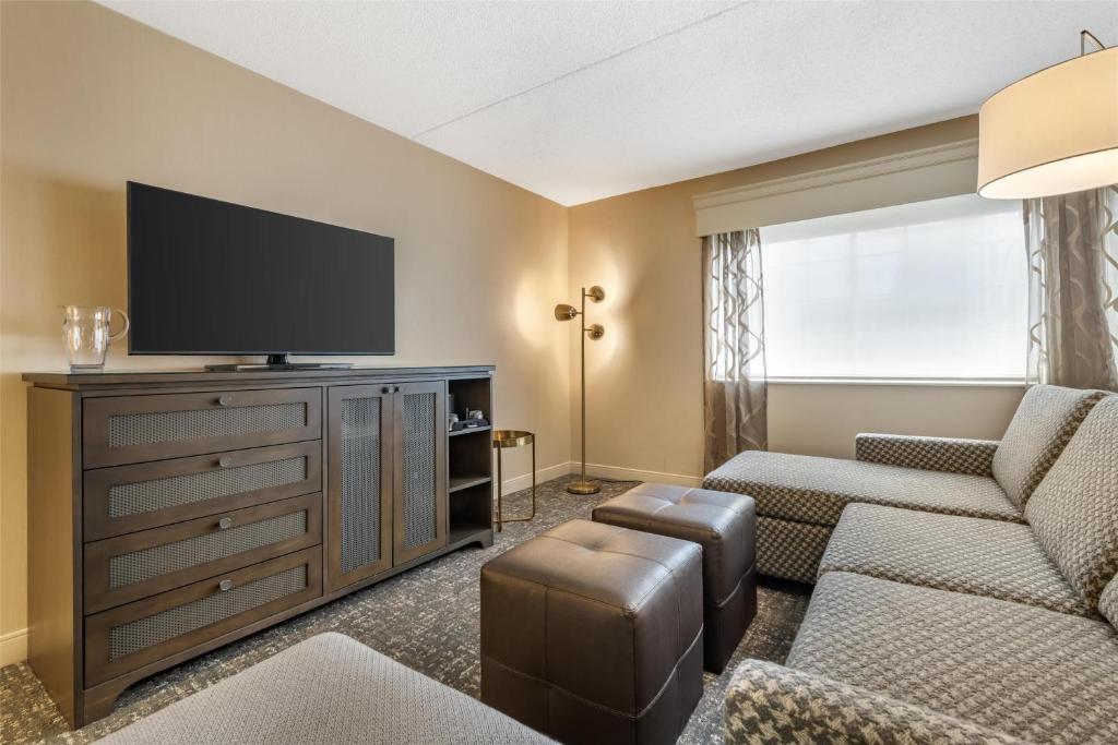 Best Western Plus The Normandy Inn & Suites photo