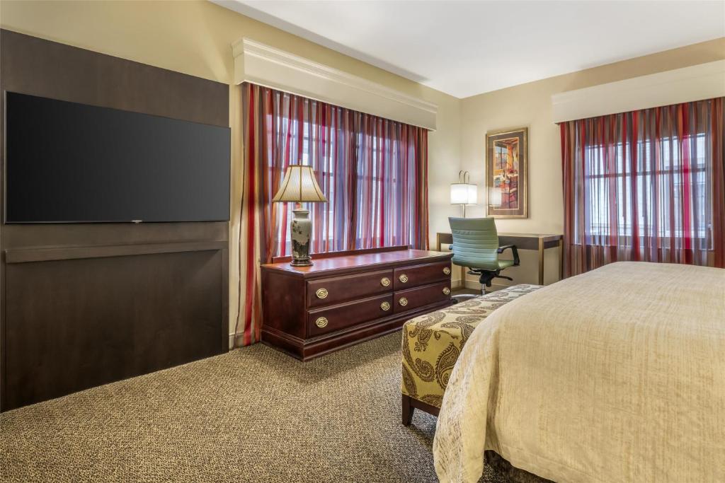 Best Western Plus The Normandy Inn & Suites photo