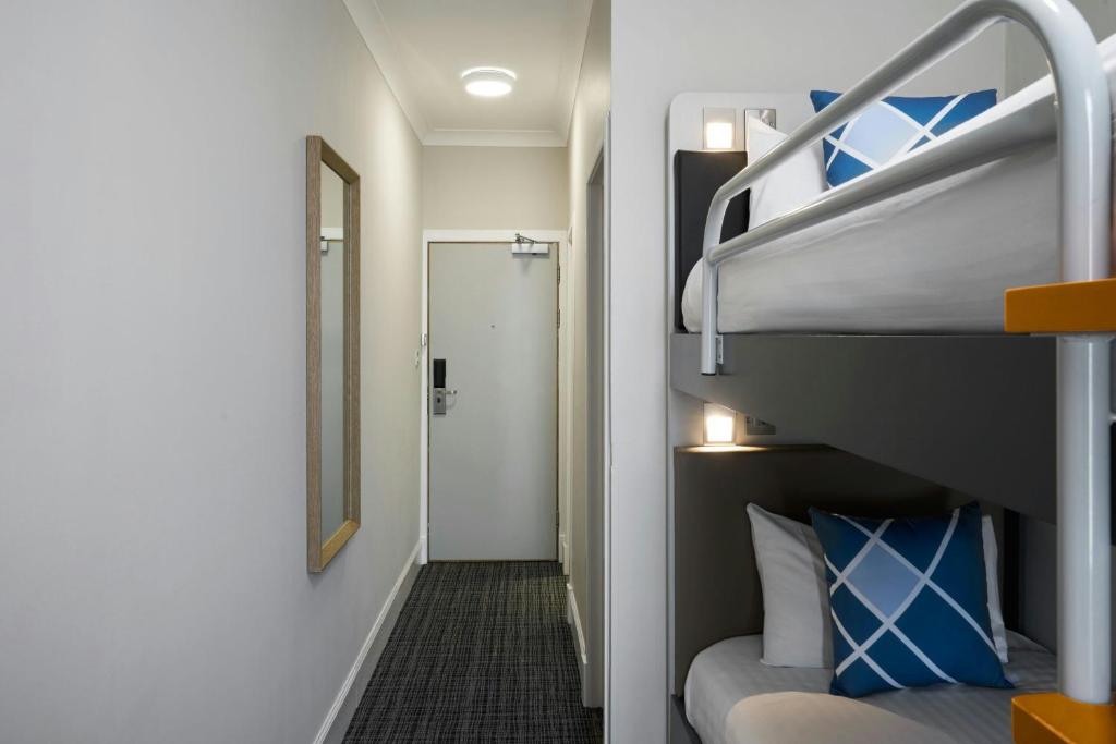 Four Points Flex by Sheraton Edinburgh - Efficient Oda - İki Tek Kişilik Ranzalı