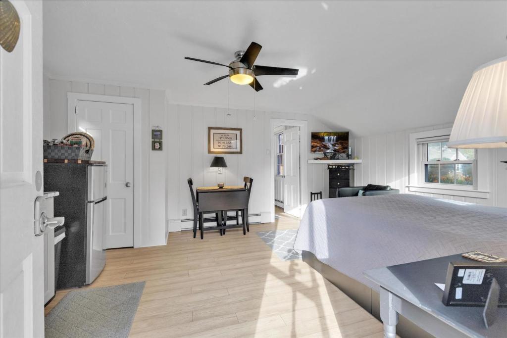 The Cottages at Captain Gosnold Village - Deluxe Queen Studio