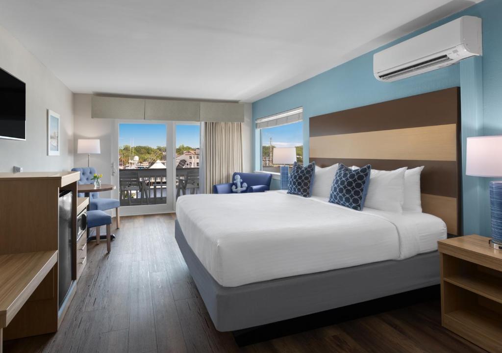 Shem Creek Inn - 