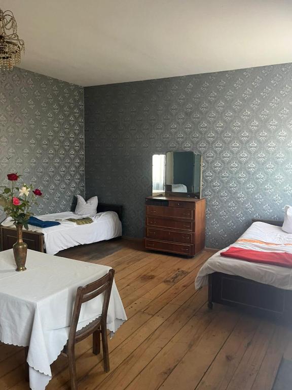 Tempat tidur dalam kamar di Lorenzo Budget Hostel