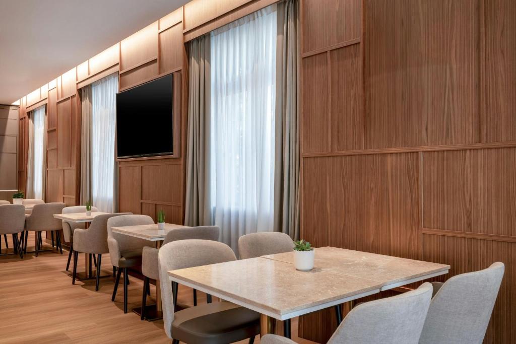 TV a/nebo společenská místnost v ubytování AC Hotel by Marriott Cartagena