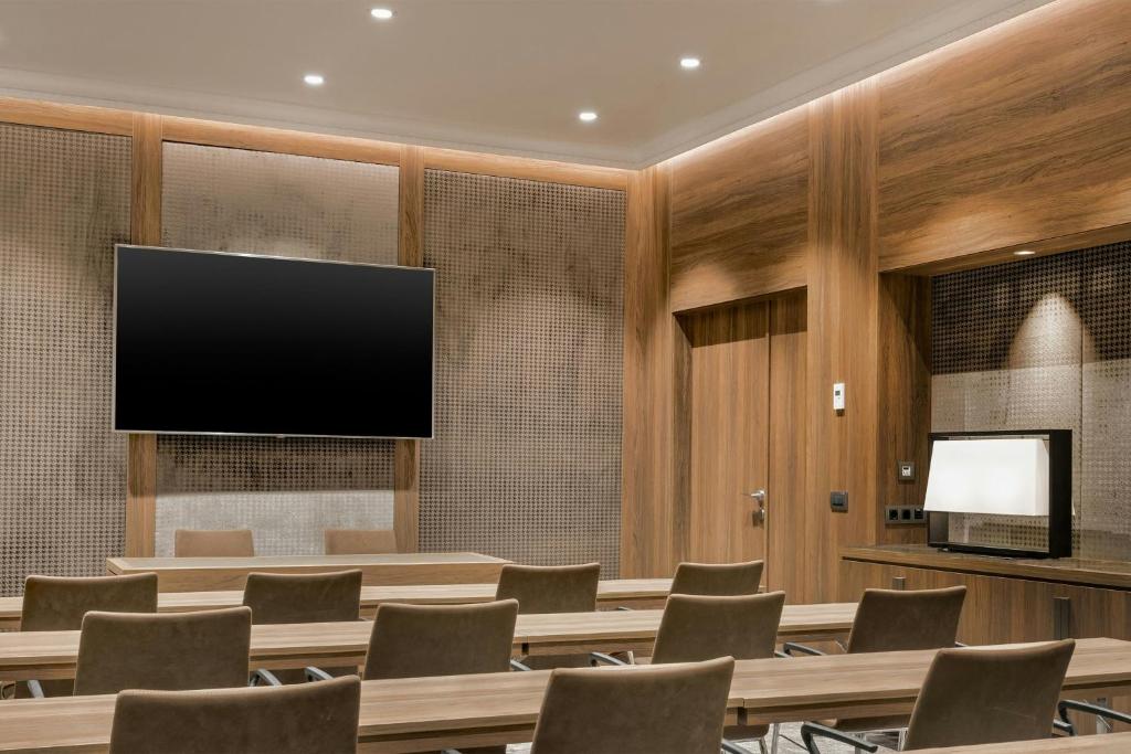 TV a/nebo společenská místnost v ubytování AC Hotel by Marriott Cartagena