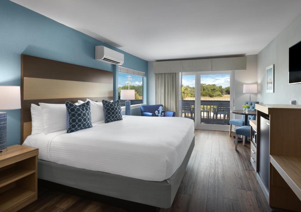 Shem Creek Inn - 