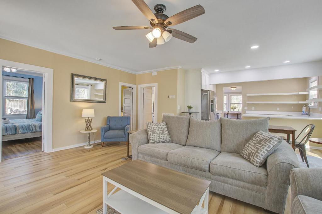 Et opholdsområde på Folly - Beaches Be Crazy