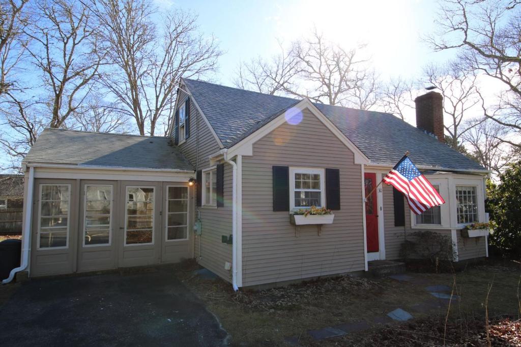 Gallery image of Lofted Cape Cottage by Leavetown Vacations in South Yarmouth