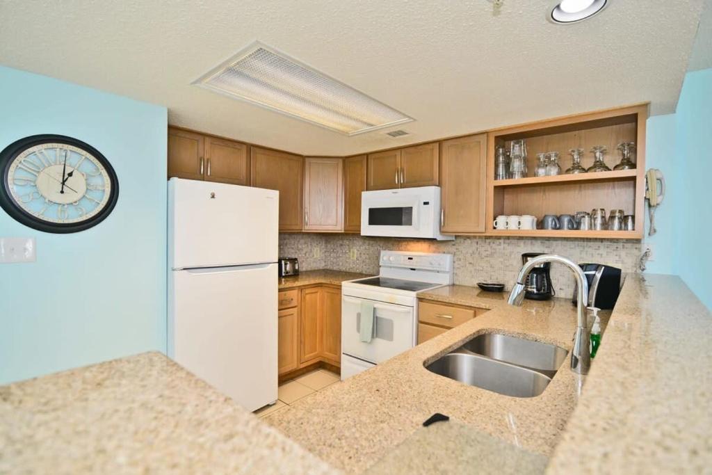Una cocina o cocineta en Paradise Ocean View at Top Resort w Lazy River